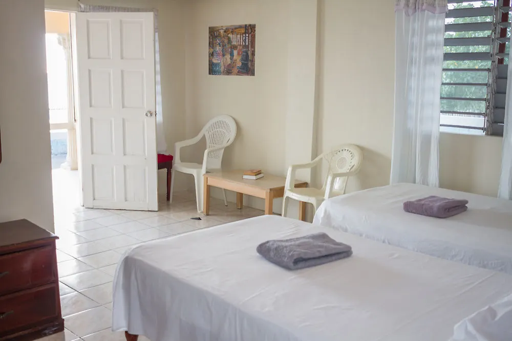 Golden Sands Guest House Treasure Beach